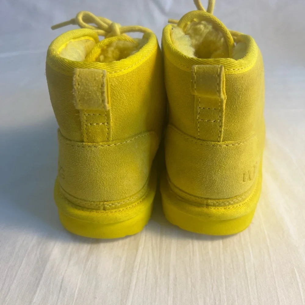 Pre Owned UGG Neumel II Big Kids Boots - Canary Yellow (Size US 4)